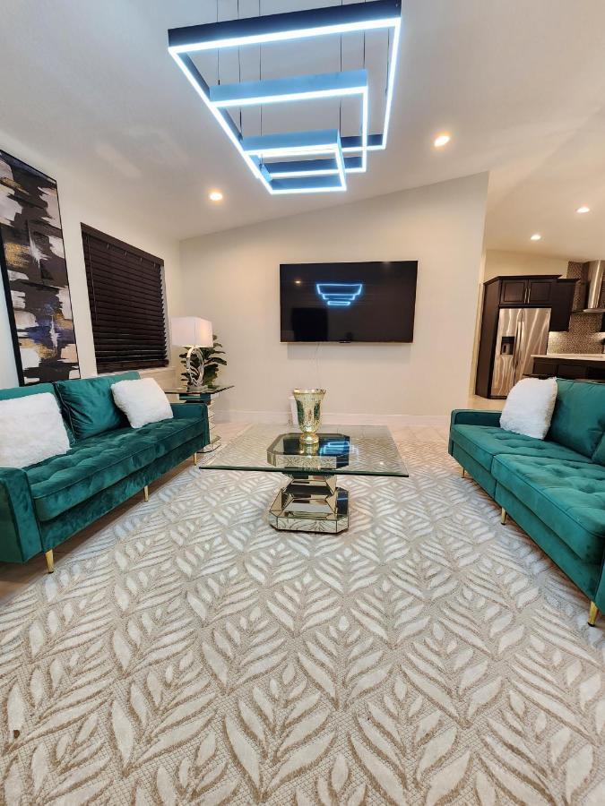 The Villa Orlando@College Park. Sleeps16 Exterior foto